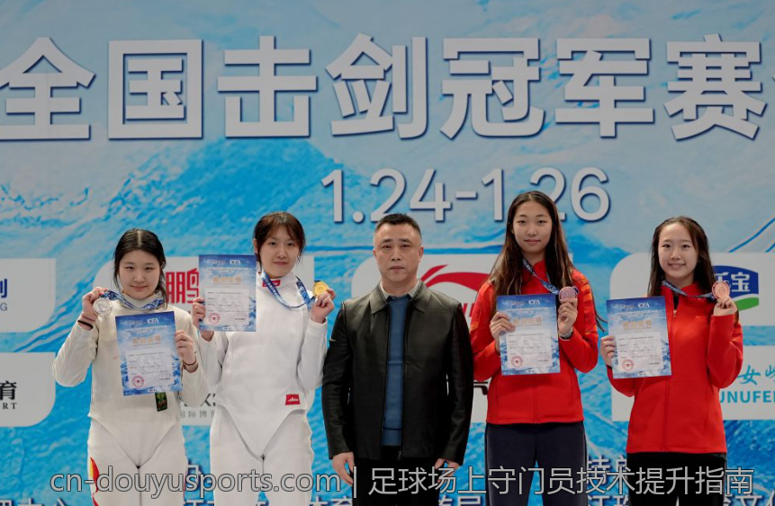 足球场上守门员技术提升指南