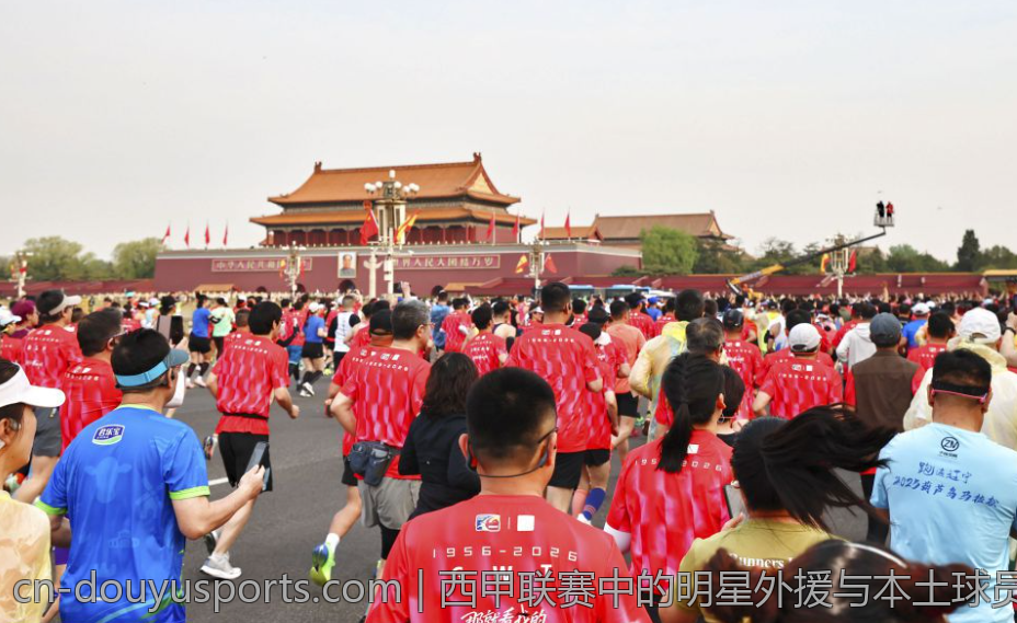 西甲联赛中的明星外援与本土球员互动
